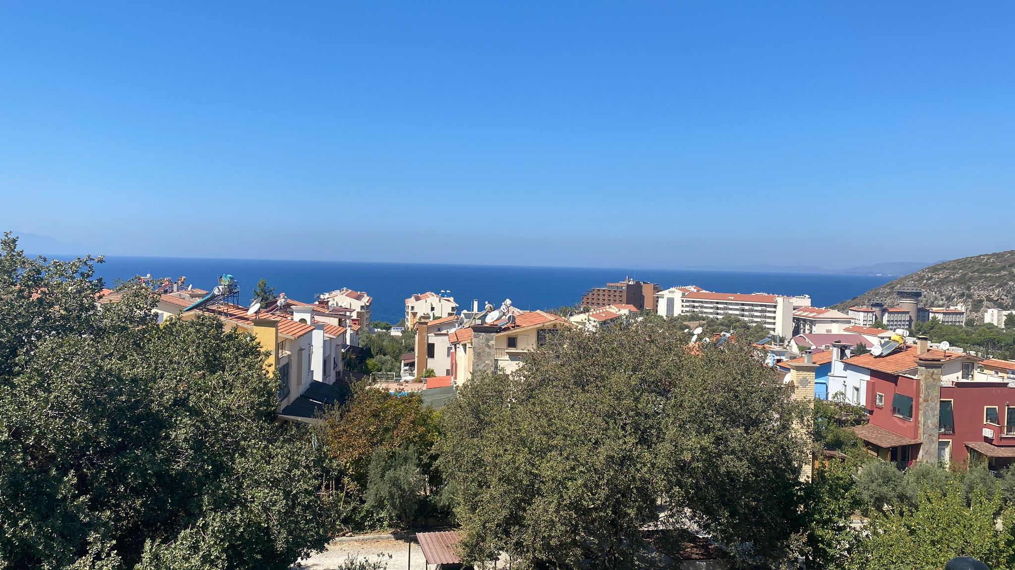 KUŞADASI BAYRAKLIDEDE MAHALLESİNDE 4+1 DENİZ MANZARALI SATILIK VİLLA