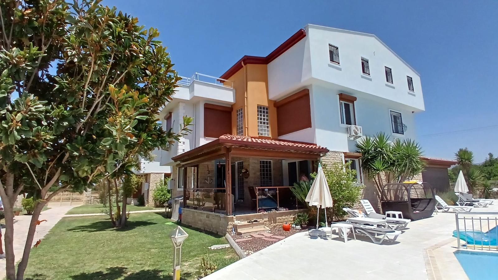 Kuşadası AVM Bölgesinde Doğalgazlı Masrafsız Satılık Yazlık