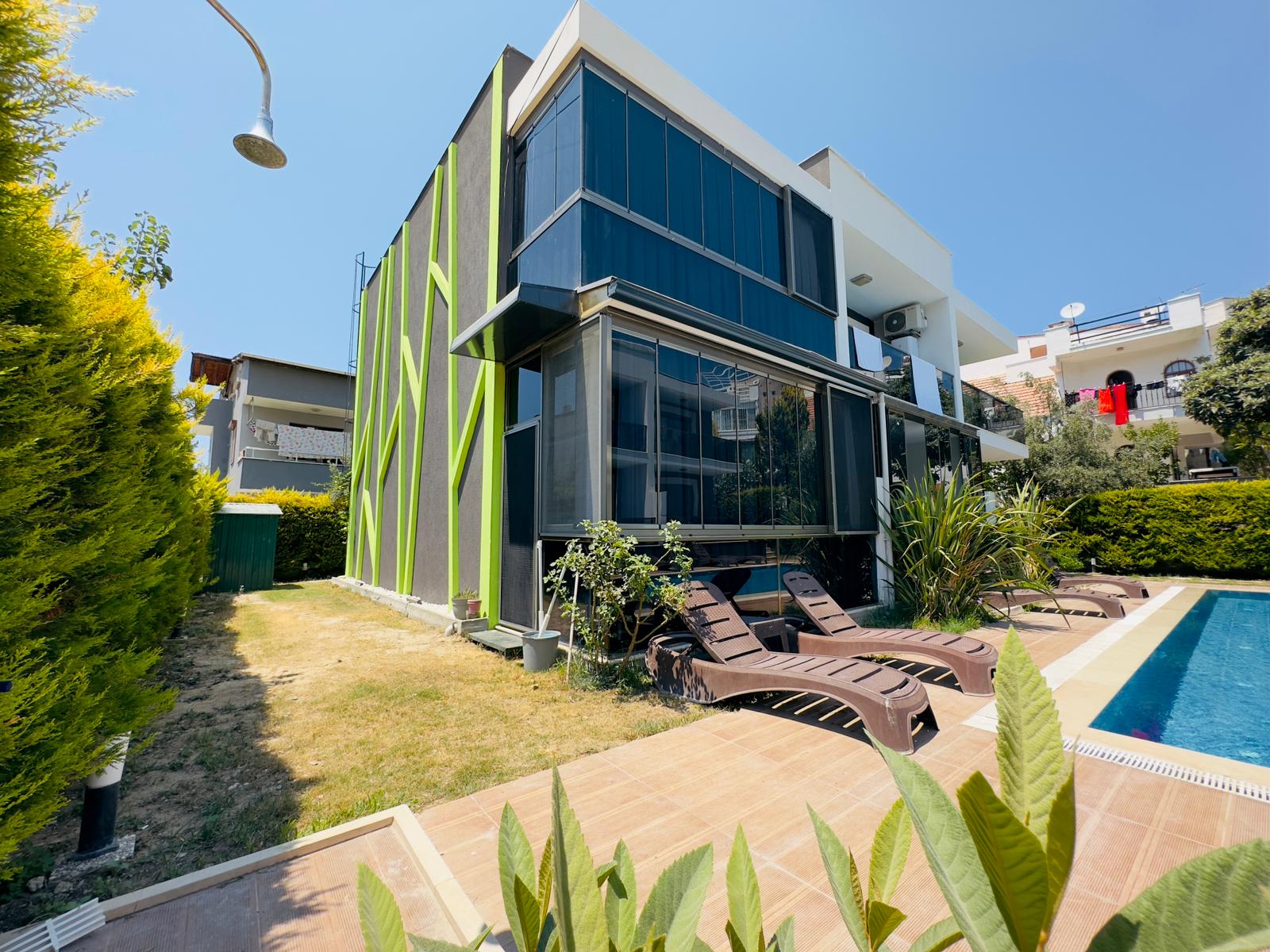 KUŞADASI KADINLAR PLAJINA YÜRÜME MESAFESİNDE 2+1 SATILIK YAZLIK