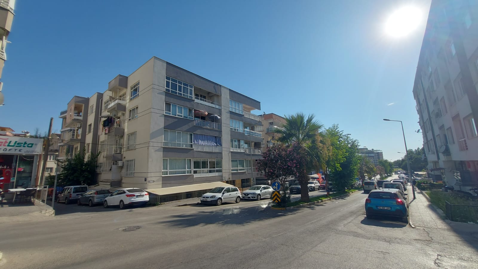 KUŞADASI TÜRKMEN MAHALLESİN'DE MASRAFSIZ 2+1 SATILIK DAİRE