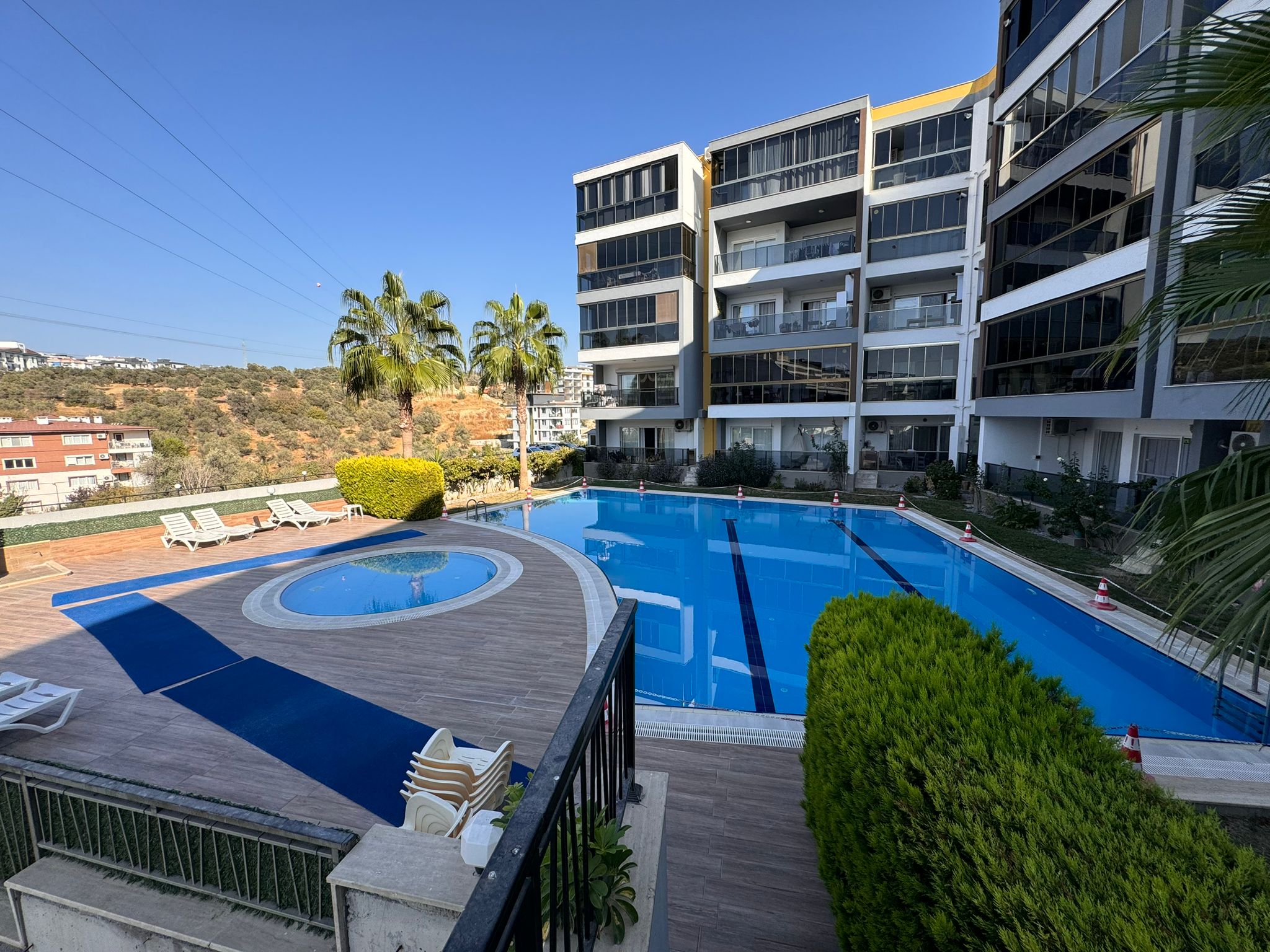 KUŞADASI KİRAZLI YOLU ÜZERİN'DE SATILIK 3+1 RESİDENCE DAİRE.