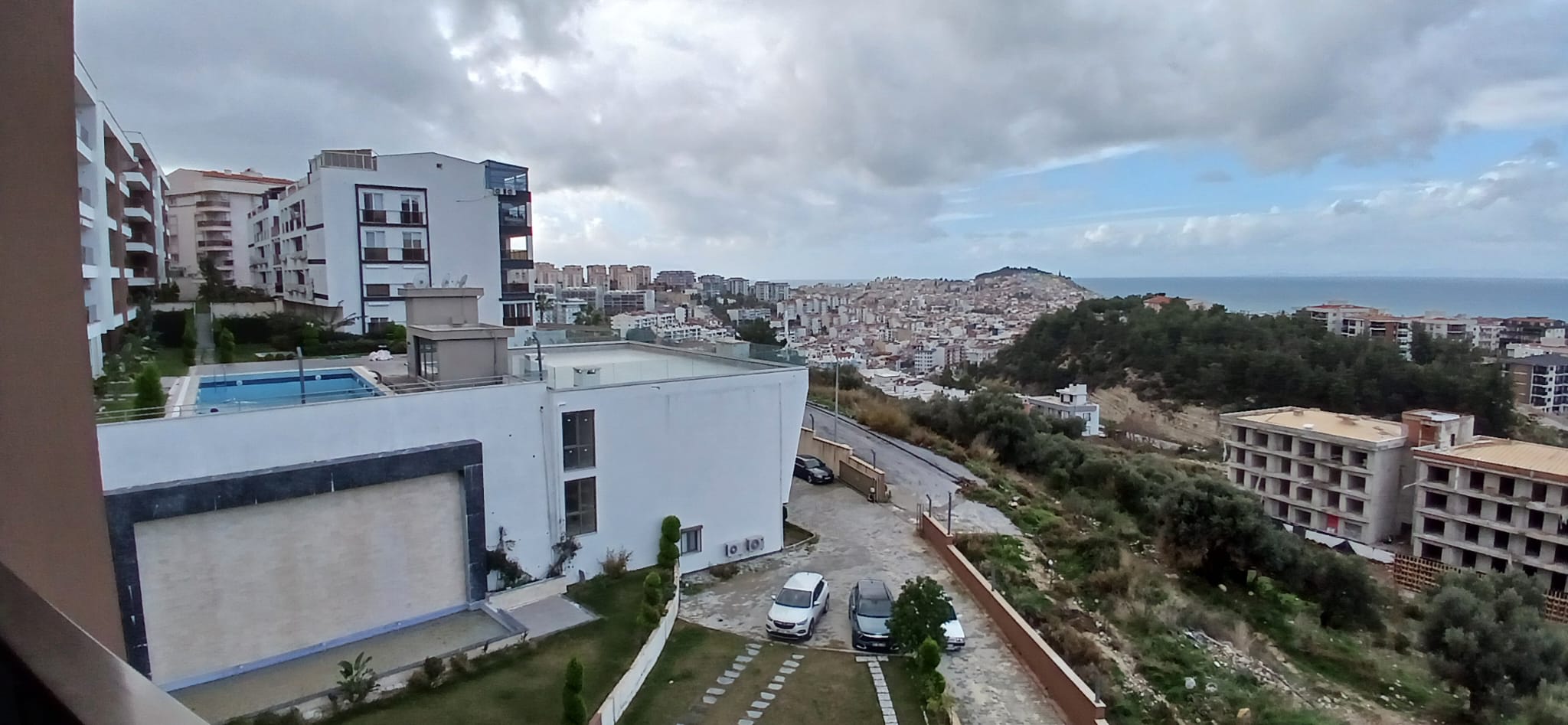 İKİÇEŞMELİKTE FULL EŞYALI DENİZ MANZARALI 3+1 SATILIK DAİRE