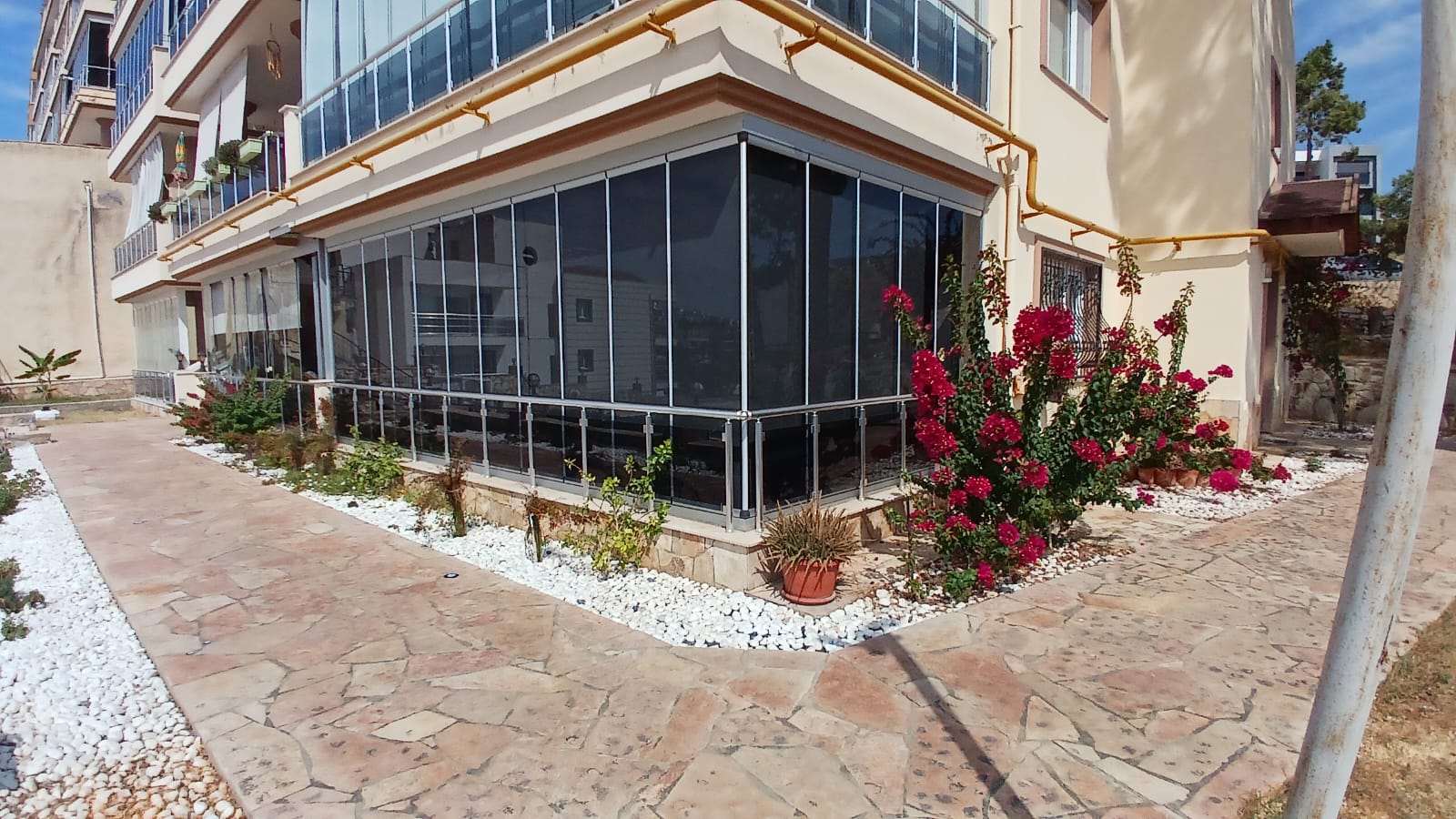 KUŞADASI KADINLAR DENİZİN'DE 2+1 SATILIK BAHÇE KATI