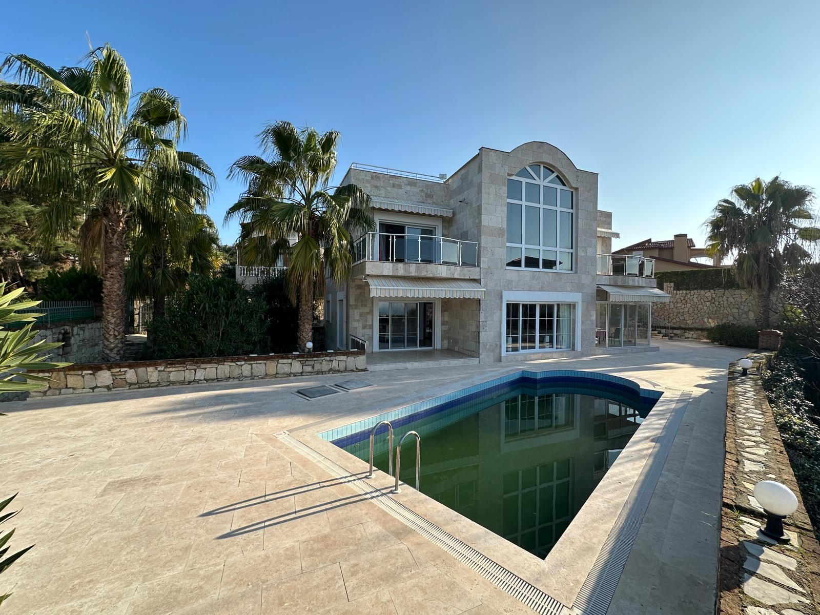 Kuşadası Soğucak'ta Satılık Müstakil 4+1 Villa