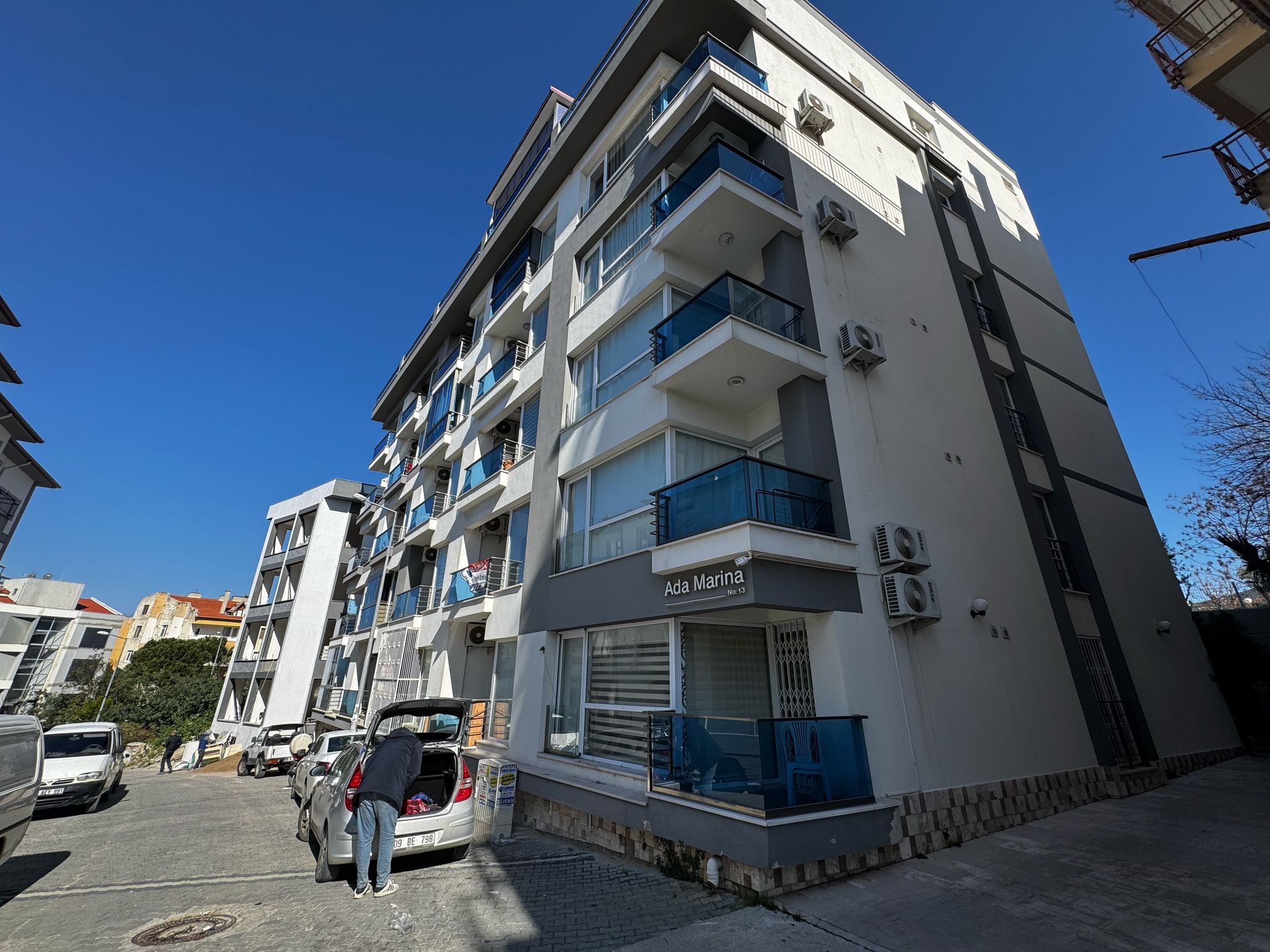 KUŞADASI TÜRKMEN MAHALLESİ'NDE 1+1 EŞYALI SATILIK DAİRE.
