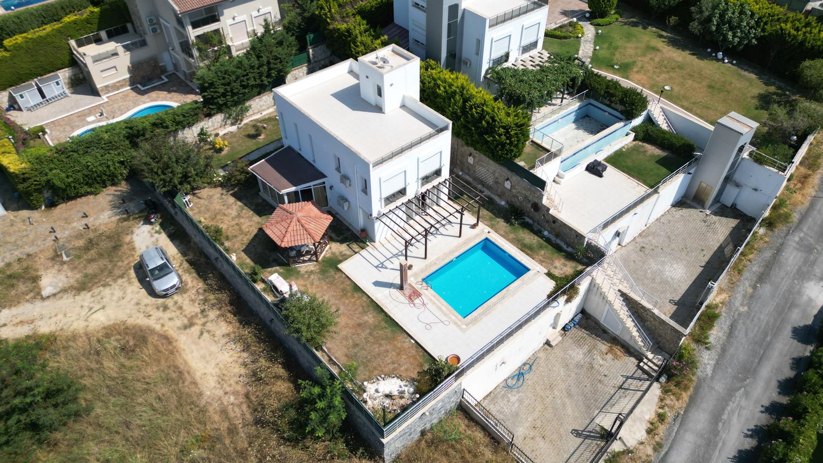 KUŞADASI SOĞUCAK'TA ÖZEL HAVUZLU 4+1 VİLLA.