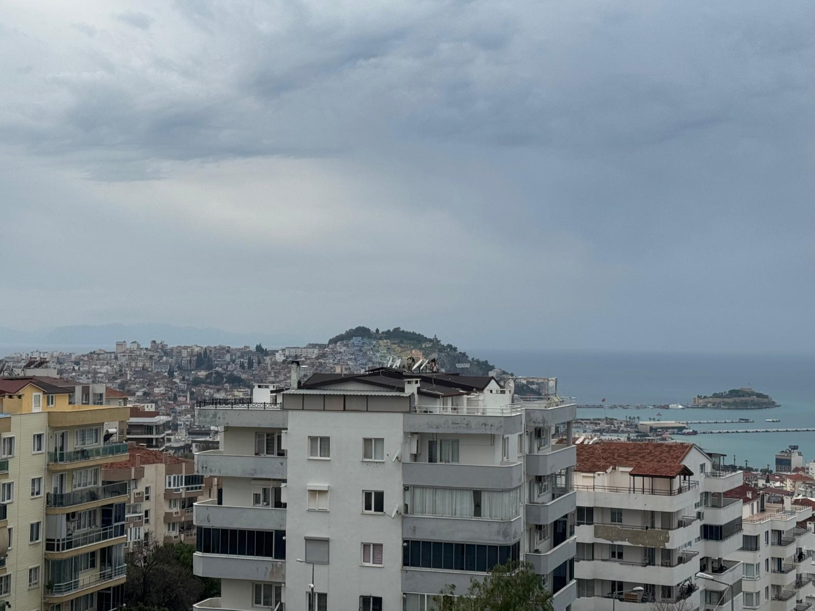 KUŞADASI EGE MAHALLESİ'NDE DENİZ MANZARALI 3+1 DAİRE