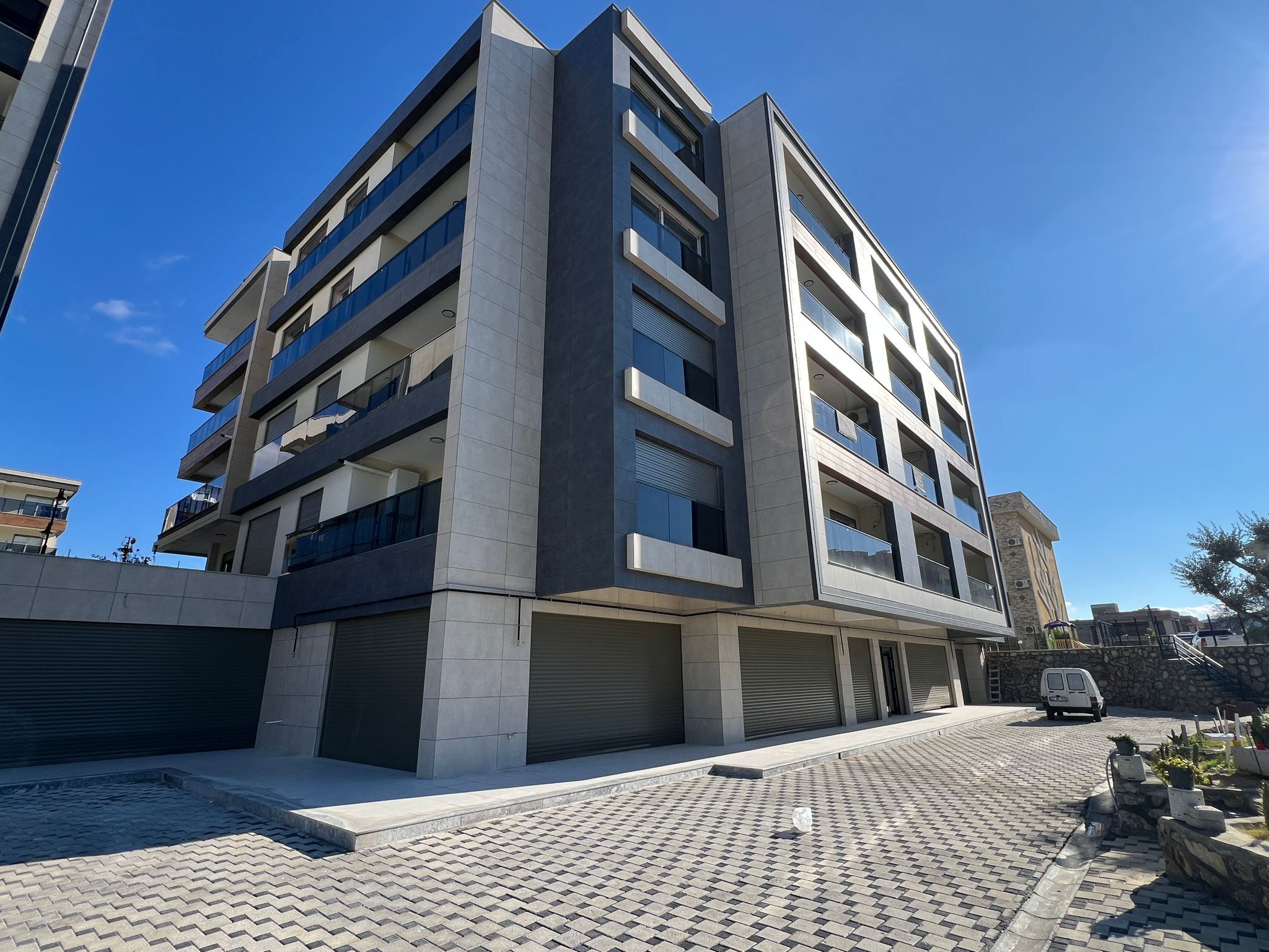 KUŞADASI İKİÇEŞMELİK MAHALLESİNDE 1+1 DAİRE.