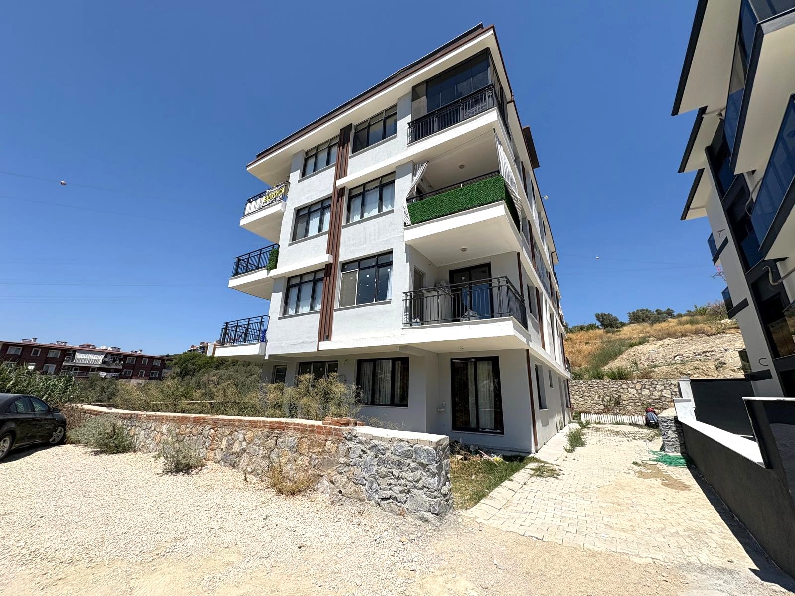 KUŞADASI KİRAZLI YOLUNDA 1+1 EŞYALI DAİRE.