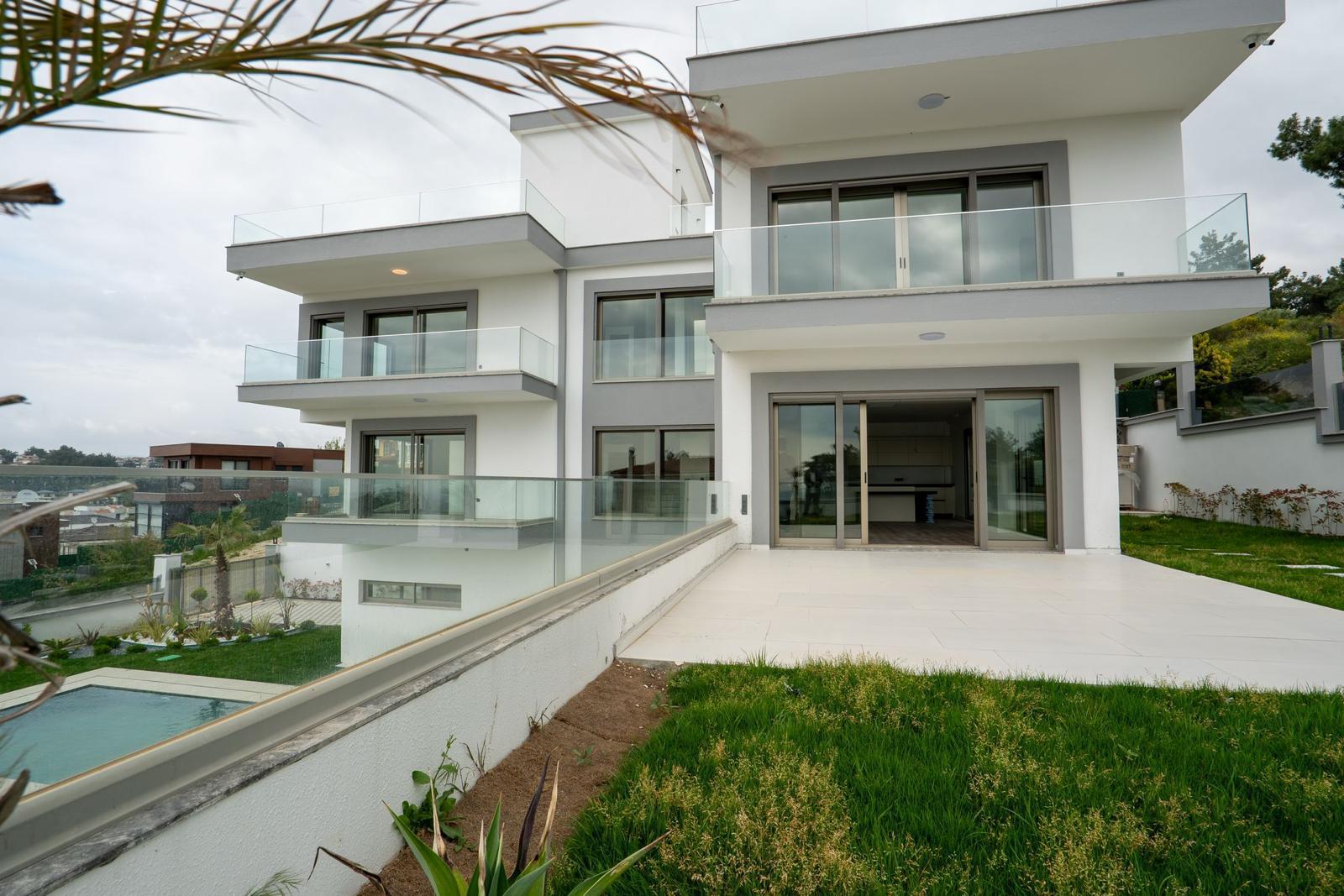 7+1 Villa with Private Pool in Soğucak, Kuşadasi